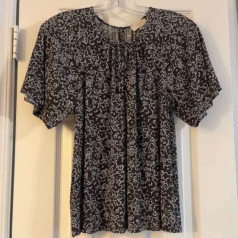 Loft floral gray/white shirt